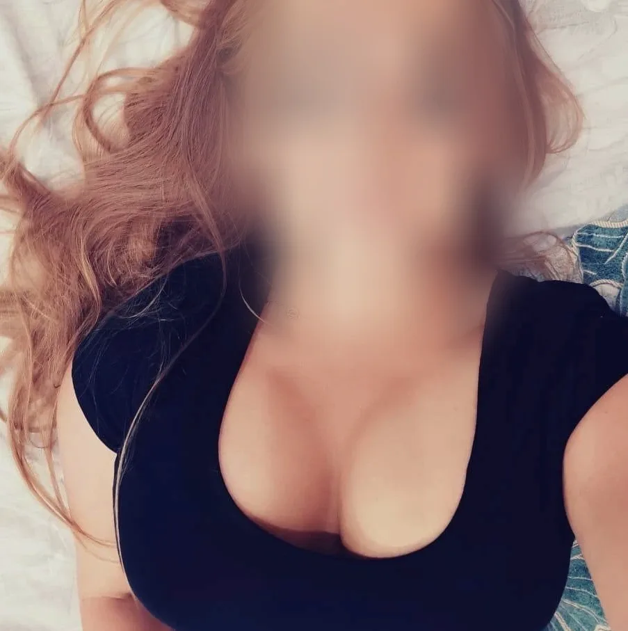 Alexandra, 32