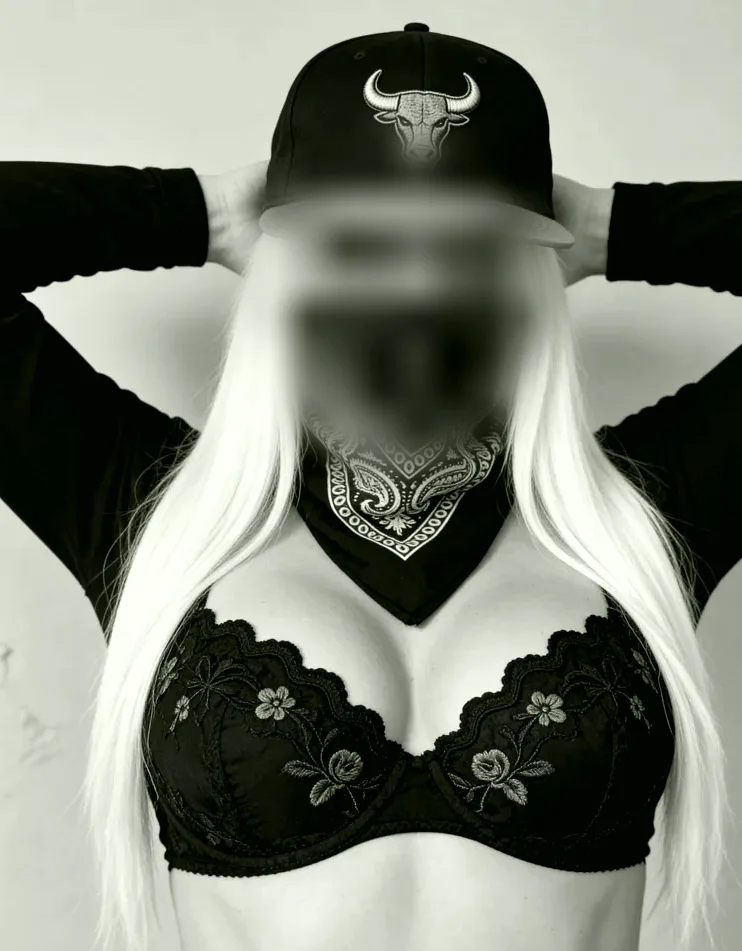 Bianca, 34