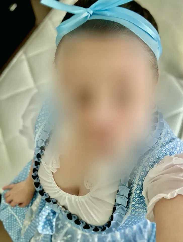 Emina, 33