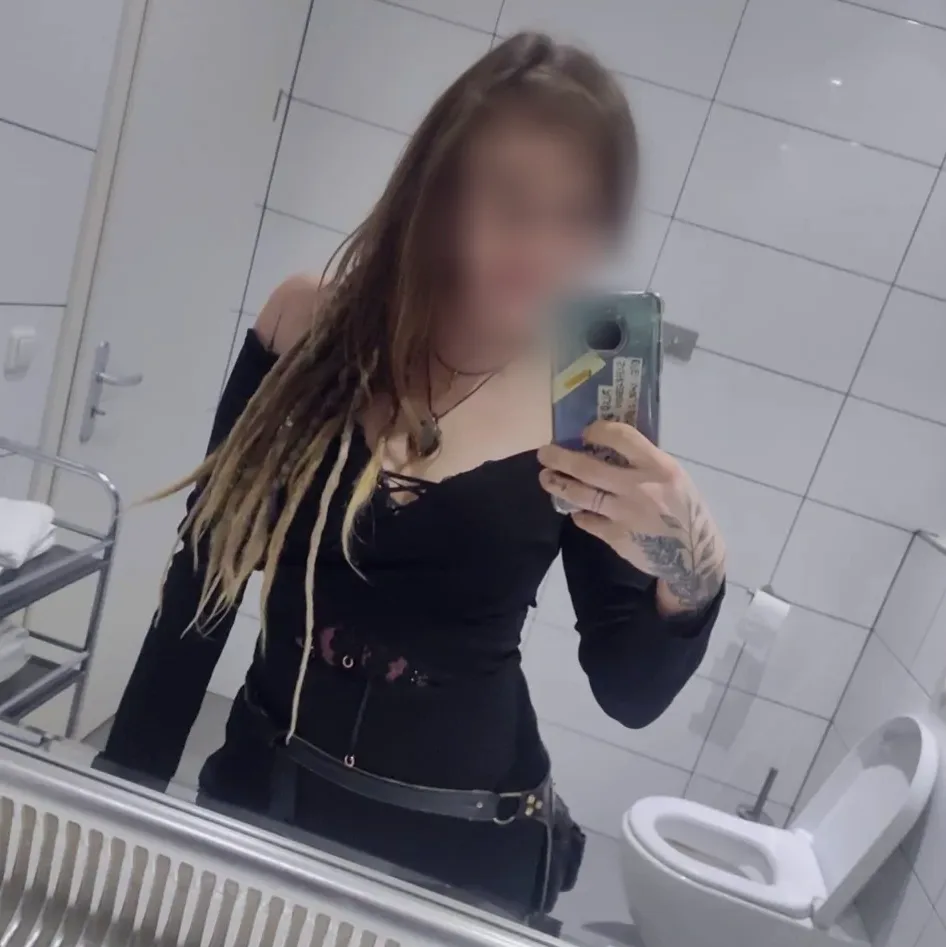 Emma, 30
