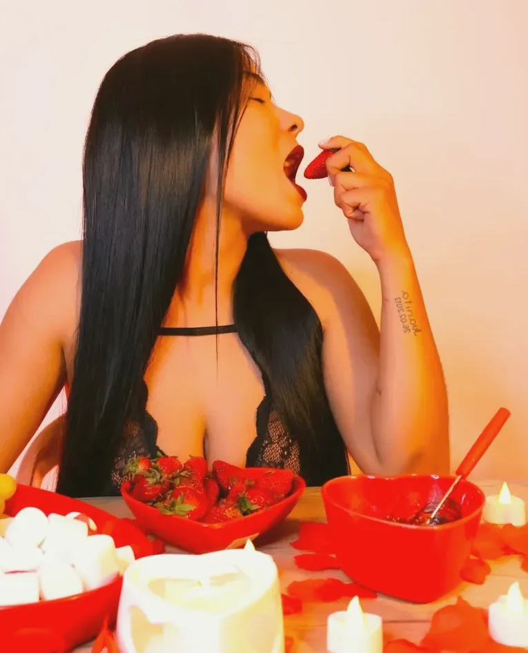 Michaela, 35