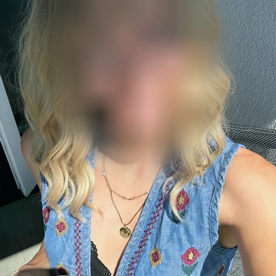 Nina, 26