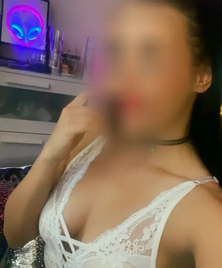 Silvia, 21