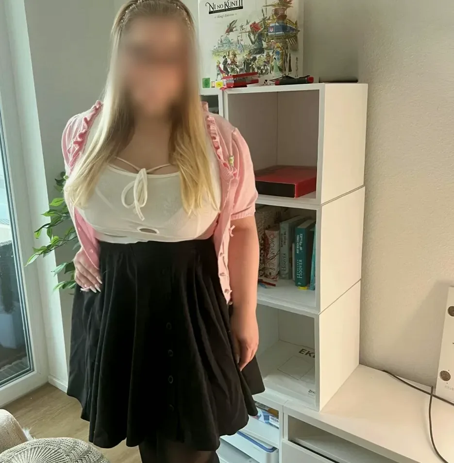 Simone, 32